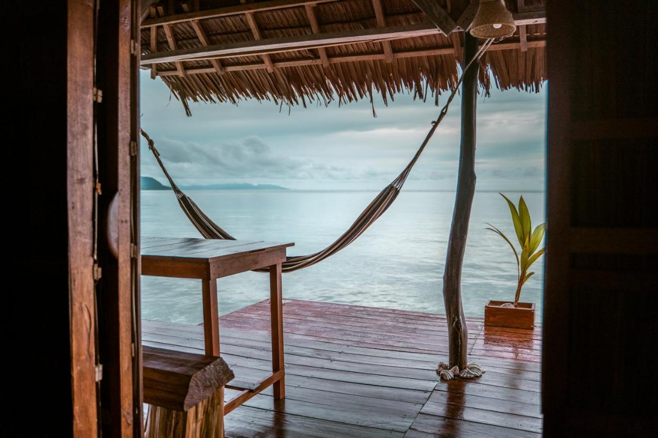 Methos Homestay - Raja Ampat Yennanas Besir Exterior photo