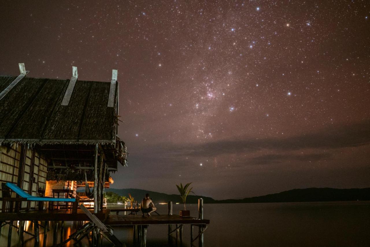 Methos Homestay - Raja Ampat Yennanas Besir Exterior photo