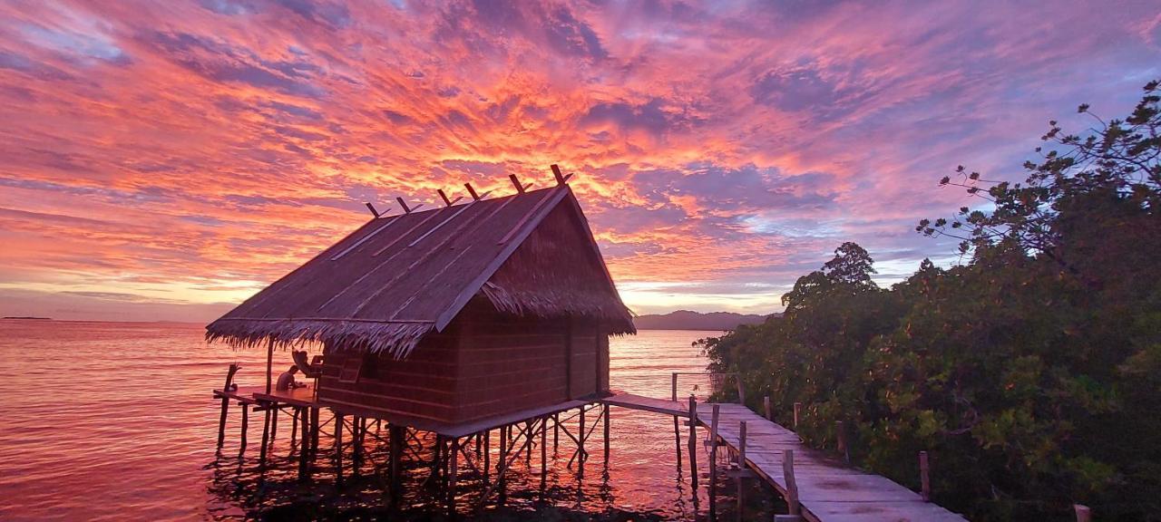 Methos Homestay - Raja Ampat Yennanas Besir Exterior photo